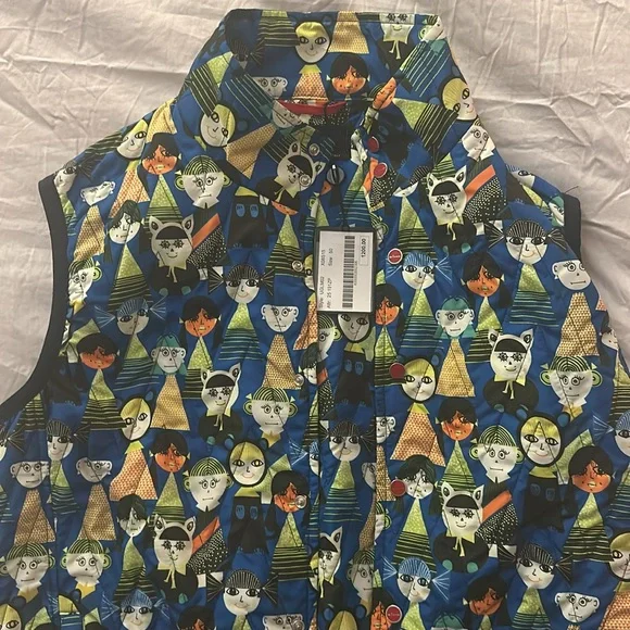 Brand New Kiton Vest with Tags. Never Been Worn. Size small. Kids Bears.